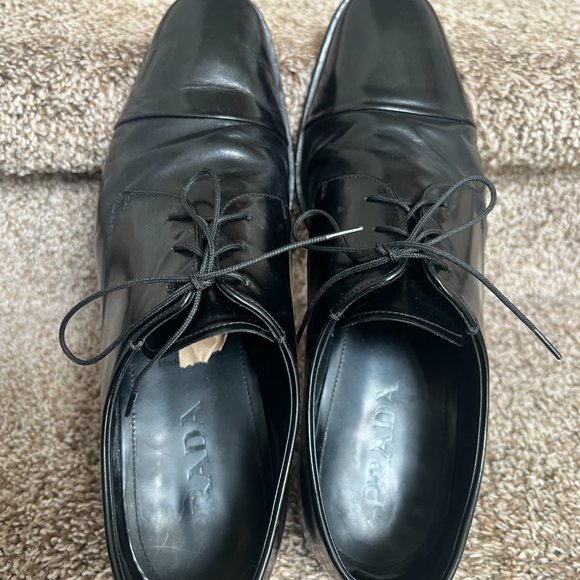 Prada Men\'s Black Leather Cap Toe Oxfords. main image 8